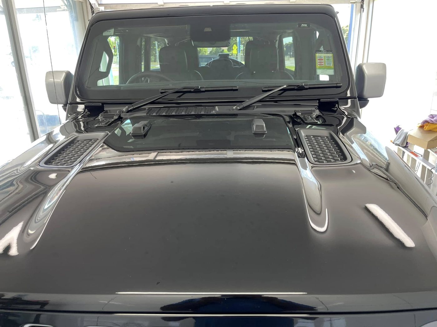 Deep gloss on a black Jeep bonnet after a Deluxe Wash at our Fremantle bay